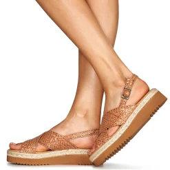 Betty London - ARAMA