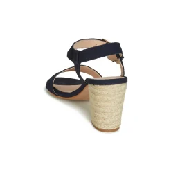 Betty London - JIKOTIFE