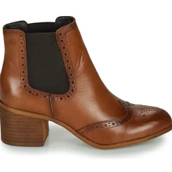 Betty London - LARISSA