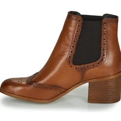 Betty London - LARISSA