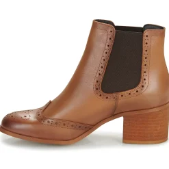 Betty London - LARISSA