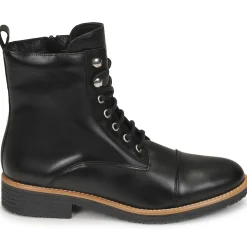 Betty London - MONNICA