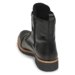 Betty London - MONNICA