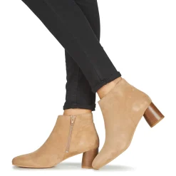 Betty London - NILOVE