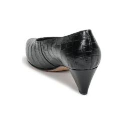 Betty London - NOMANIS