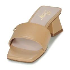 Betty London - PAULINE