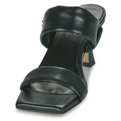 Betty London - TEODORA