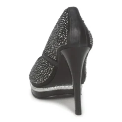 Carmen Steffens - TOUGA