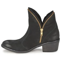 Casual Attitude - CALIEL