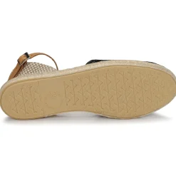 Casual Attitude - MADELEINE